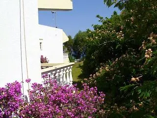 Helga's Paradise Hotel